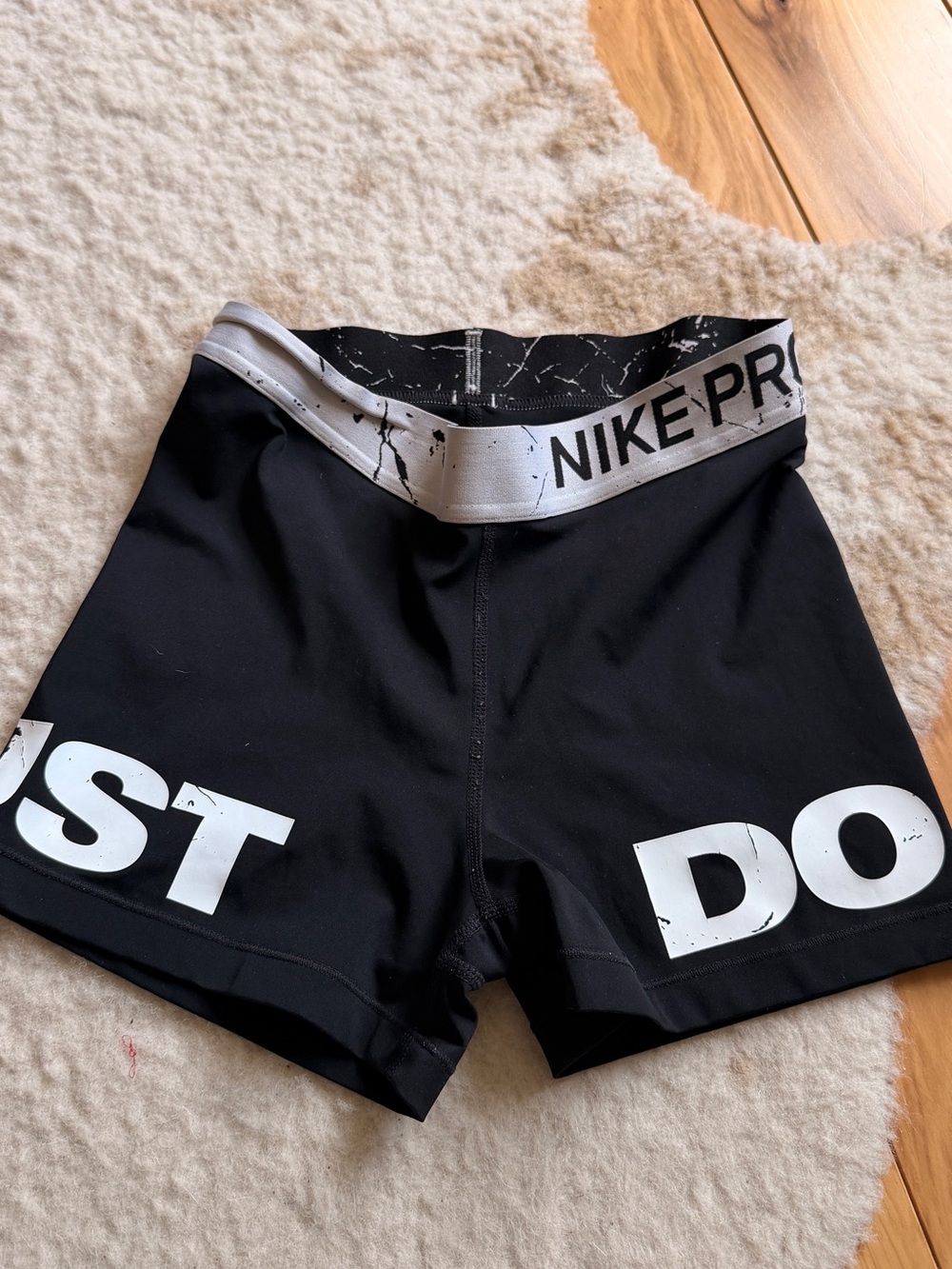 Nike shorts xs